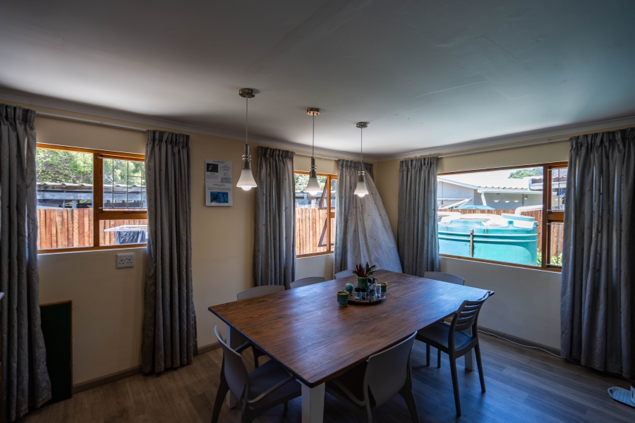 5 Bedroom Property for Sale in Seafield Eastern Cape